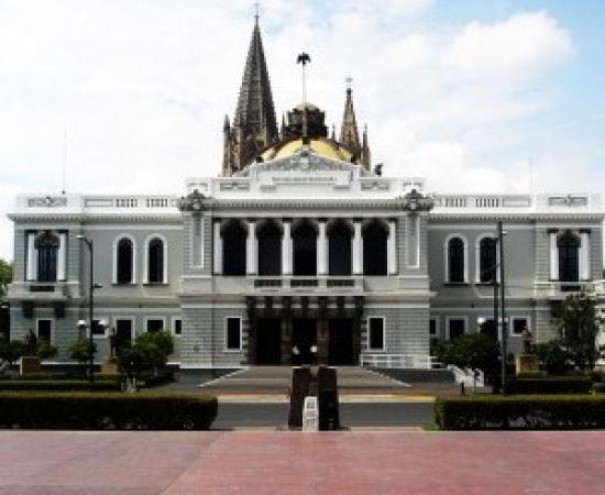 Paraninfo de la universidad de Guadalajara visto desde la explanada de rectoria